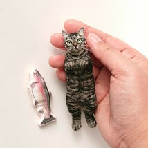 羊毛フェルト猫 キジトラ うちの猫(かぎ) お魚クッション付き ハンドメイド_画像1