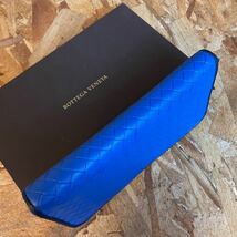 1円~美品 ボッテガヴェネタ イントレチャート ラウンドファスナー BOTTEGA VENETA 長財布 男女 小銭入れ 新型 ラムレザー■ブルー_画像4