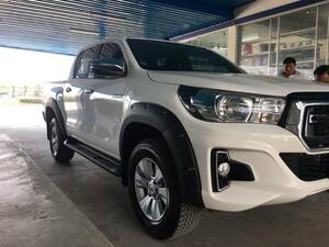 TOYOTA HILUX REVO ブラックラリー オーバーフェンダー V.７ ハイラックス レボ GUN125 ダブルキャブ フェンダー BRE