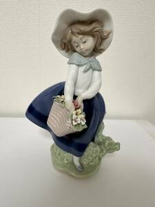 LLADRO リヤドロ きれいな花ばかり 高さ約18cm 陶器人形