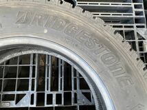 ア4072　送料無料☆深溝スタッドレス　BRIDGESTONE ブリヂストン BLIZZAK W979　205/70R17.5 115/113L LT　1本のみ　2022年製_画像3