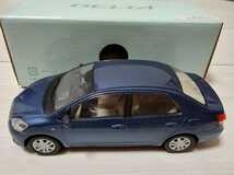非売品 1/30 トヨタ ベルタ CBA-NCP96 カラーサンプル ミニカー グレイッシュブルーマイカ_画像1