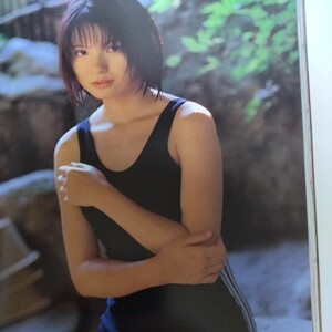 【スク水!セーラー服・ブルマ・ビキニ】細田あかり 写真集「15歳、咲きます。」帯付き　p1533