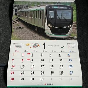 2024 東急電鉄 東急線 電車カレンダー 壁掛けカレンダー 鉄道 列車 風景 景色 写真 付録 のるるんシール付き はたらく電車と車の画像2