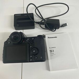 A2102/【中古品】Panasonic LUMIX S1 DC-S1 カメラ　パナソニック　ボディ　ハイブリッド ブラック　付属品充電ケーブル
