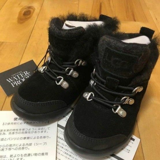 UGG キッズ　ブーツ　新品未使用　14.5