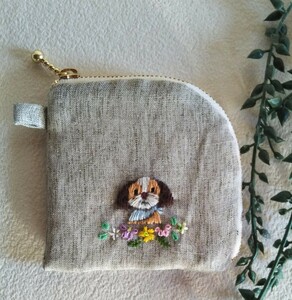 手刺繍のシーズー犬のミニL字ファスナーポーチ　ハンドメイド