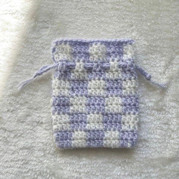 チェックの巾着　薄紫　手編み　ハンドメイド
