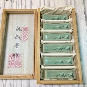 m002L B4(60) 保管品 高麗青磁 箸置き 6客 林振奎作 陶林窯 共箱 鶴 つがい