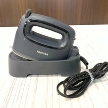 s001 H2 通電可 TOSHIBA 東芝コードレス衣類スチーマー コードレス アイロン 家庭用 TAS-MX6 ダークグレイ 2023年製 中古_画像1