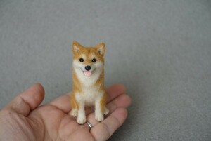 にこにこ柴犬　8.5cm　手乗りサイズ　羊毛フェルト　ミニチュア ハンドメイド 小さな柴犬 おすわり