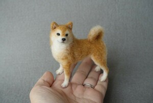 小さな柴犬　9cm　羊毛フェルト　日本犬　手乗りサイズ　ミニチュア　ハンドメイド