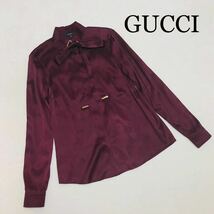 【美品】GUCCIグッチ シルクリボンブラウス 長袖シャツ ワインレッド Mサイズ GUCCIロゴ入りボタン_画像1