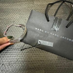 MARC BY MARC JACOBS マーク　バイ　マークジェイコブス　シルバーバングル