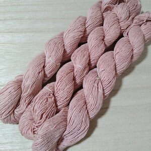 太糸　刺し子糸、編み物、織物にも♪草木染め糸　スオウ染め　綿　コットン　40g　ハンドメイド 草木染糸