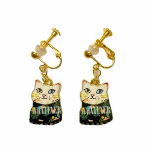 ハンドメイド ピアス イヤリング 猫 ネコ ねこ にゃんこ 猫ピアス 猫イヤリング 白猫 ※2点目ご購入で100円引き