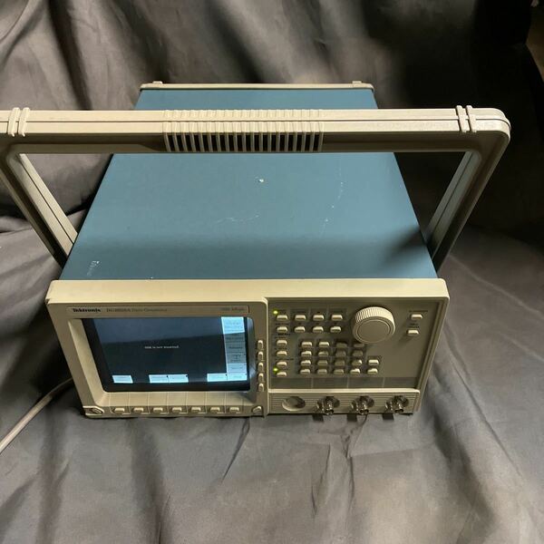 「2FF22」Tektronix DG2020A DATA GENERATOR 確認品現状出品