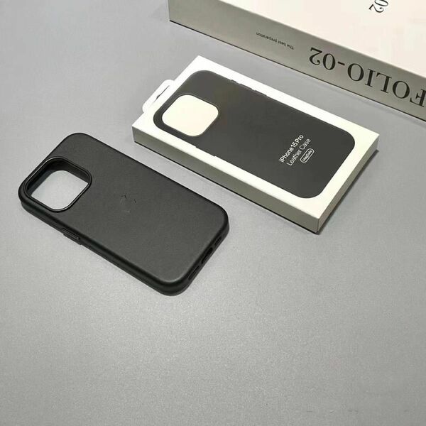 純正互換品　MagSafe対応　レザーケース　iPhone15pro ブラック