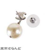 504018113 シャネル CHANEL パール スウィング ピアス シルバー メタル コスチュームパール ラインストーン B18V ココマーク レディース_画像3