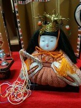 g_t Ｒ680 昭和レトロ 桃山楽人 三森竜光作 木目込み雛雛人形 三段飾り台付き 古い品物ですが、随分劣化も御座います。_画像3