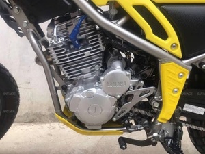 送料無料！取付ボルト付！アルミ削り出しフロントスプロケットガード セロー250 トリッカー XT250X YBR250 検) ドライブ チェーン カバー