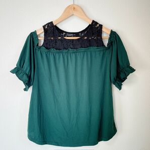 【超美品】半袖 オフショル 肩出し トップス L グリーン 緑 綺麗 セクシー カットソー ¥1,980→¥660 最終お値下げ！