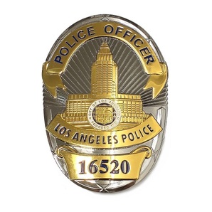 即納可／LAPD ロサンゼルス市警察 POLICE OFFICER／ポリスバッジ／ネックチェーン付き革ホルダー／レプリカ／送料185円の画像1