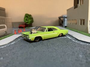 SALEー1/64 グリーンライト　1970 プリマス GTX ロードランナー　カスタム　エンジン　太タイヤ