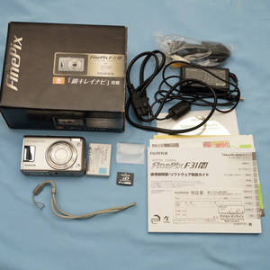 FUJIFILM Finepix F31fd 富士フイルム　1GB xDピクチャーカード付