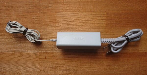 ●WiiU 純正 ゲームパッド専用ACアダプター(WUP-011）中古 純正品 Nintendo