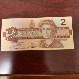1986年カナダ旧2ドル札未使用　#14