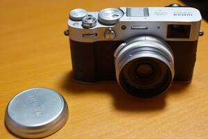 【完動品】FUJIFILM 富士フィルム X100V Silver シルバー　純正バッテリーx2