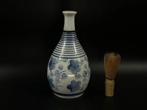 【福蔵】花瓶 徳利 染付 唐草梅花紋 在銘 幸泉 有田焼 昭和レトロ 高22cm