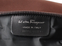 N15562 美品 Salvatore Ferragamo サルヴァトーレフェラガモ ポーチ ナイロン ブラウン 茶 イタリア製 コスメポーチ マルチケース_画像8