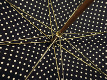 15785 美品 Christian Dior ディオール ロゴ 水玉 ドット 総柄 雨傘 長傘 アンブレラ 雨具 全長 91cm 黒×ベージュ イタリア製 レディース_画像5