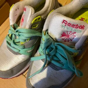 スニーカー　Reebok