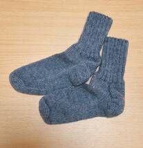 ■手編みの靴下　24センチ～24.5センチ　ウール100％　グレー色_画像1
