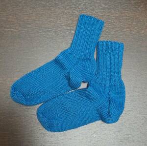 ■手編みの靴下　24センチ～24.5センチ　ウール100％　青色