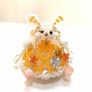 耳飾りうさぎちゃん　オレンジ　ビーズドール　ビーズ細工　handmade beaded dollハンドメイド　rabbit dress bead 