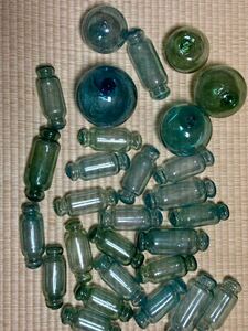 浮き玉 たくさん昔のガラス　おはじき　骨 董　ガラス ビー玉　レトロ瓶　数は数えてませんが 1枚目が全部です送ります　浮玉　海
