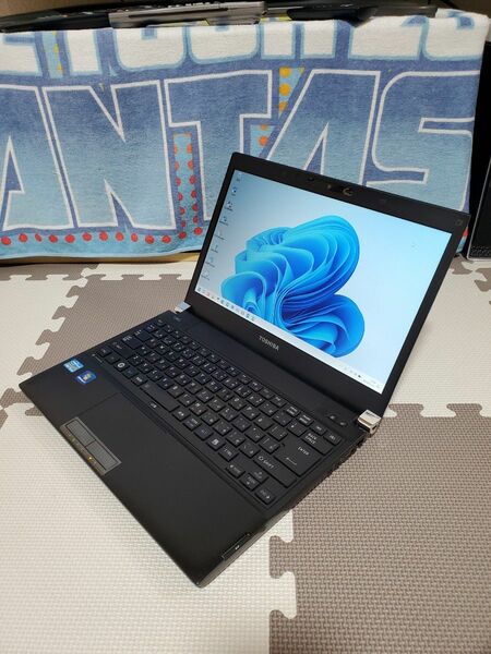 高速起動！！動作良好！！ 東芝ノートパソコン dynabook R731 軽量モバイルタイプ SSDGB搭載！！