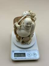 象牙風 方桂作 象牙風彫刻 布袋像 七福神 重さ約766g 高さ約１３cm 幅約８cm 置物 オブジェ_画像8