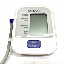 送料無料h57239 OMRON オムロン 自動電子 上腕式 血圧計 HEM-8712 簡単 健康用品 測定器 健康器具_画像2