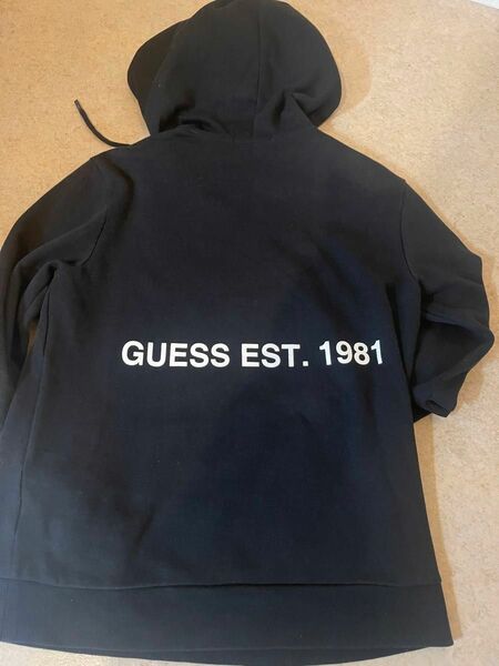 GUESS ブラックパーカー パーカー 