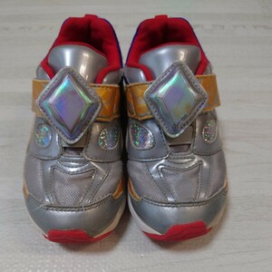 [ Ultraman выключатель ]MoonStar Ultraman спортивные туфли 17cm UTM151