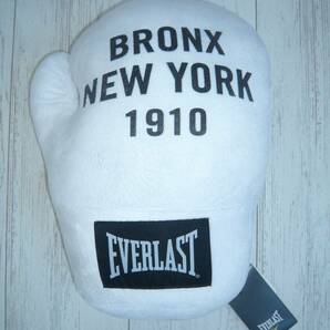 エバーラスト★ボクシンググローブ型クッション★EVERLAST BRONX NEW YORK★未使用品タグ付き難あり☆ソファチェアインテリアアームレストの画像1