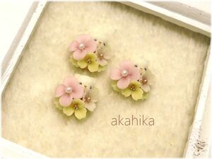 akahika*樹脂粘土花パーツ*ちびねこブーケ・小花・ピンク＆イエロー