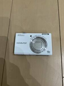 美品　Nikon ニコン COOLPIX S6200 コンパクト デジタルカメラ　ホワイト