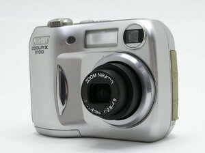 ★ハローカメラ★9333 Nikon COOLPIX 3100 シルバー (320万画素) SDカード対応 動作品 現状 電池式（単3×2本）1円スタート 即決有り