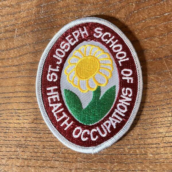 【USA vintage】ワッペン　ST.JOSEPH SCHOOL OF HEALTH OCCUPATIONS 学校　アメリカ　ビンテージ　パッチ